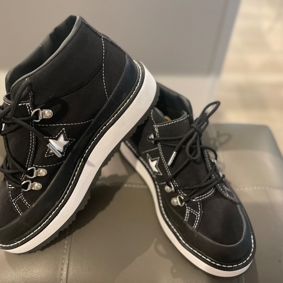 size 6 black Converse - Picture 4 of 5